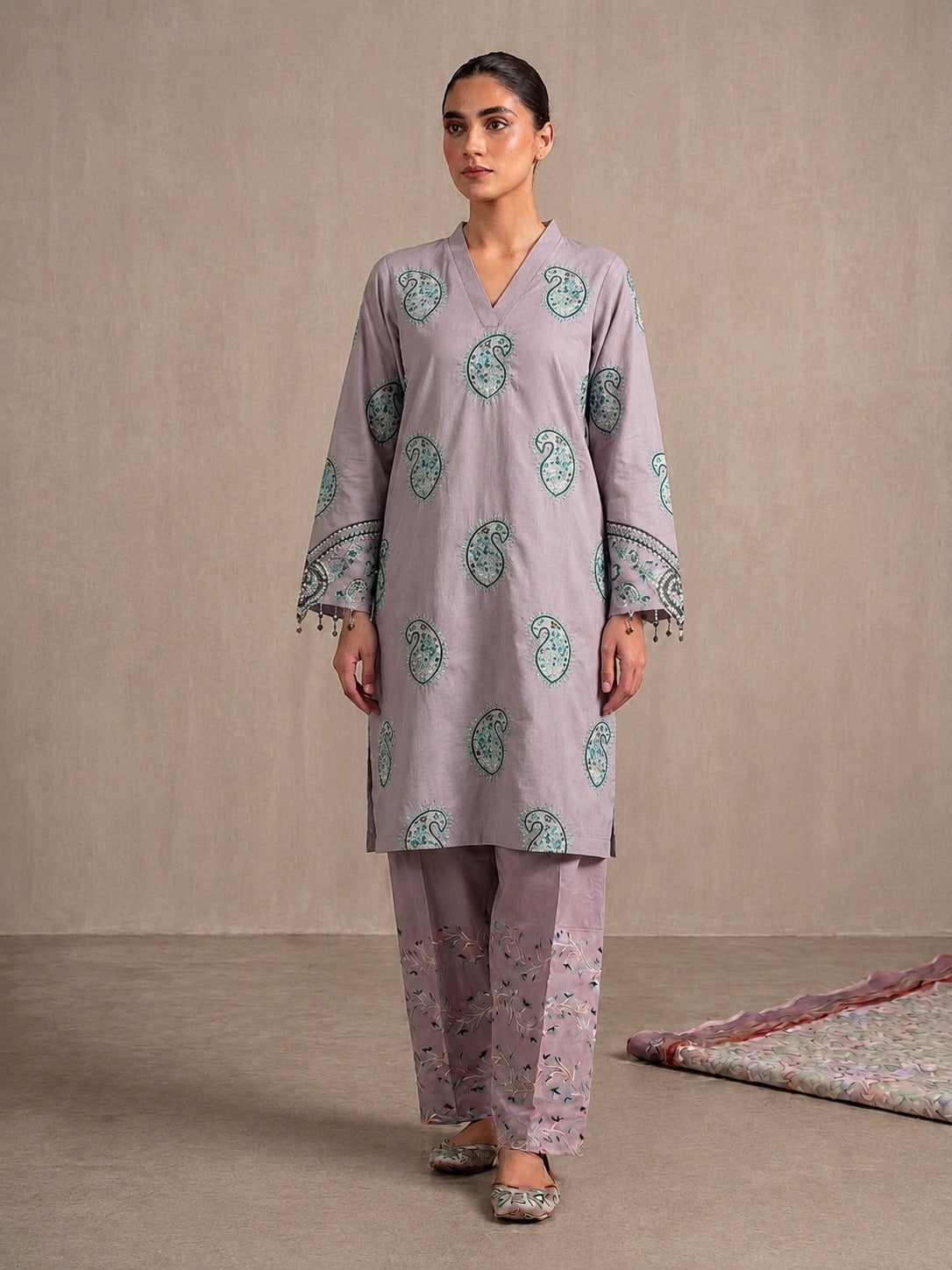 2pc Unstiched Embroidered Carry Lawn-Lilac
