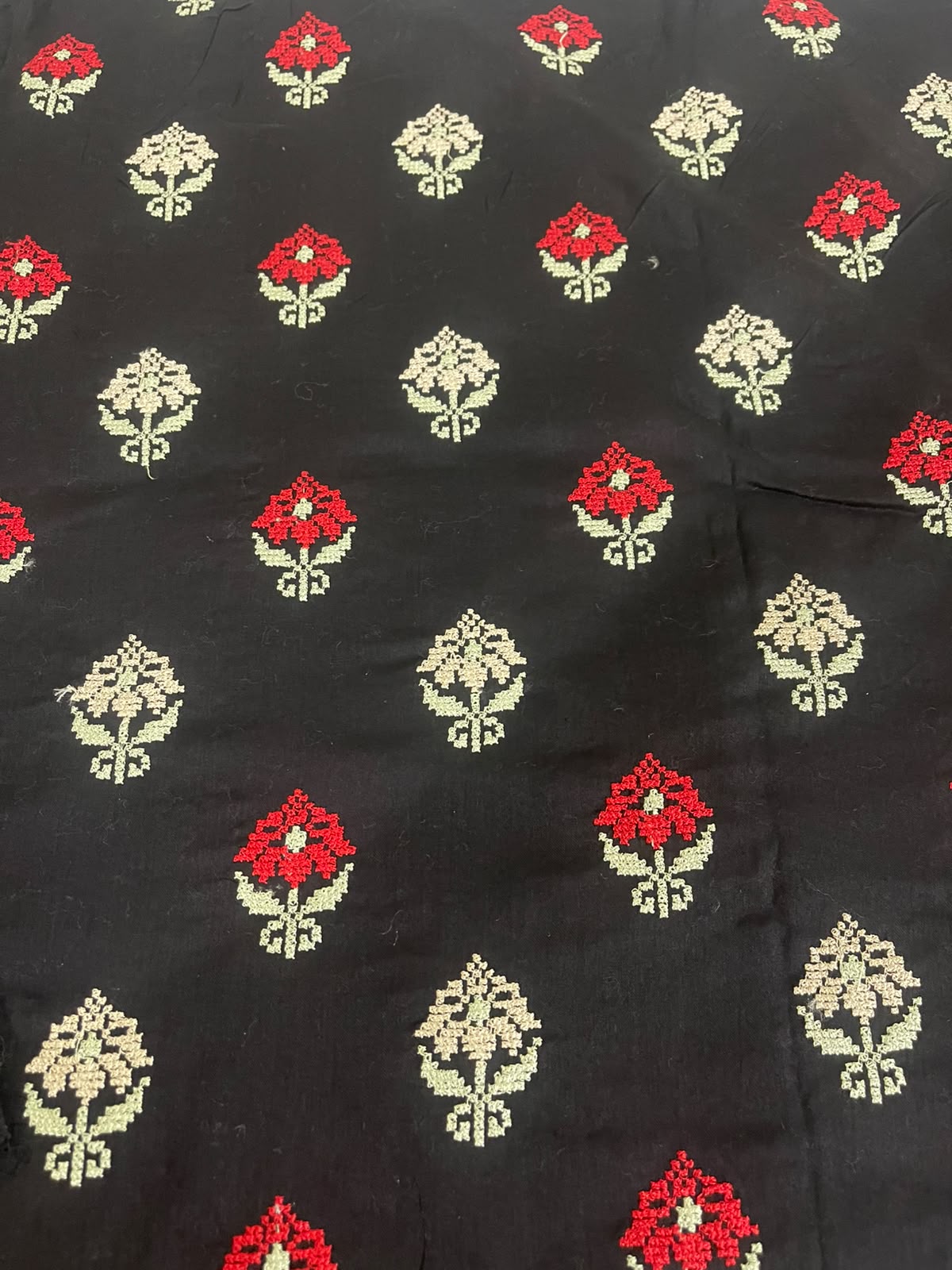 2pc Embroidered Leaf Lawn-Black